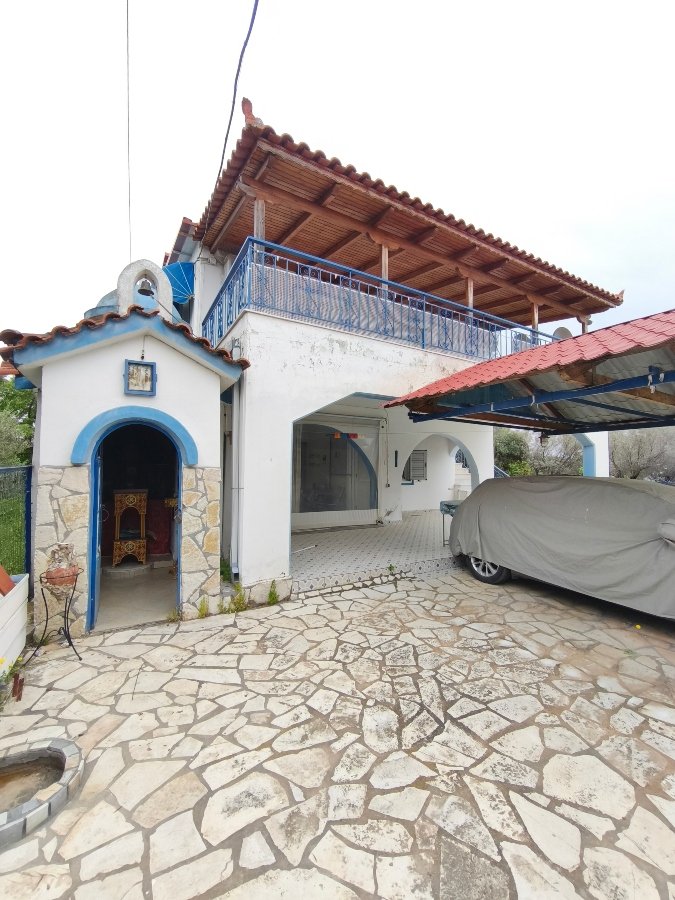 For Sale Family home steps from the sea – Eretria