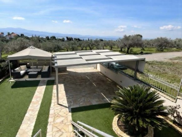 For sale: An exceptional complex of two independent maisonettes in Eretria