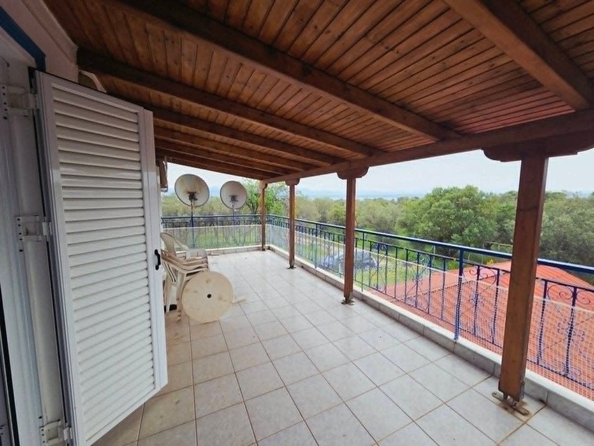 For Sale Family home steps from the sea – Eretria