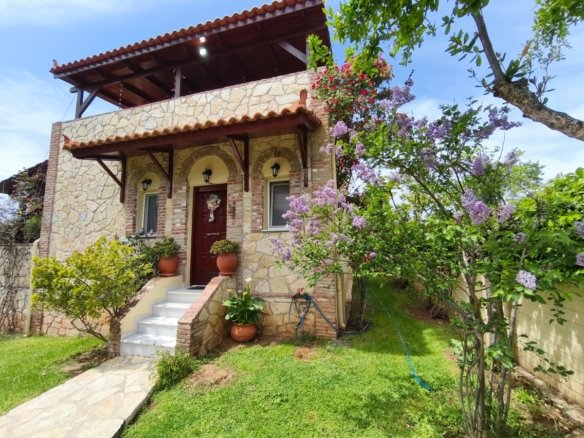 Detached House Surrounded by Greenery in Eretria
