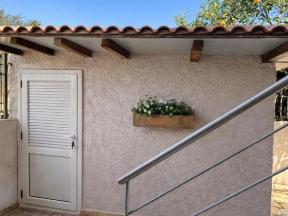 For sale: An exceptional complex of two independent maisonettes in Eretria