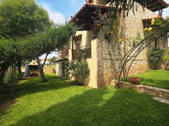 Detached House Surrounded by Greenery in Eretria