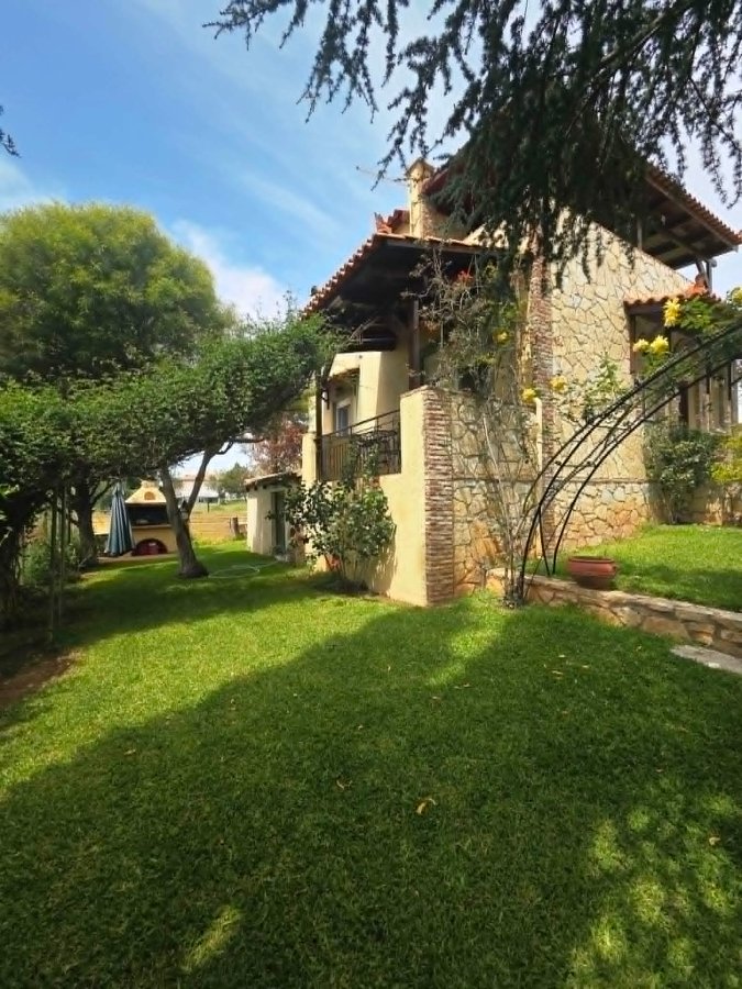 Detached House Surrounded by Greenery in Eretria