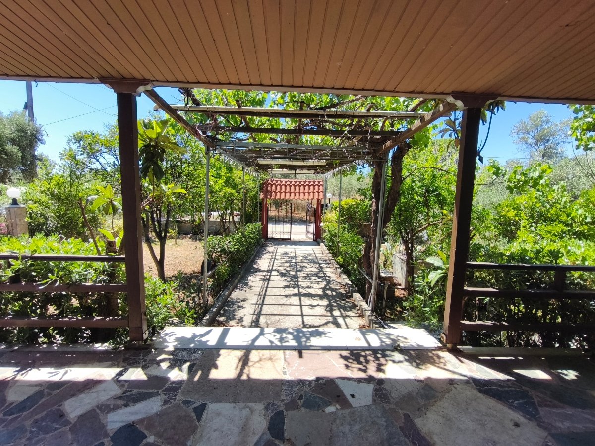 A VENTRE ERETRIA ,MALAKONDA (26) Residential Property on a 450 sq.m. Corner Plot