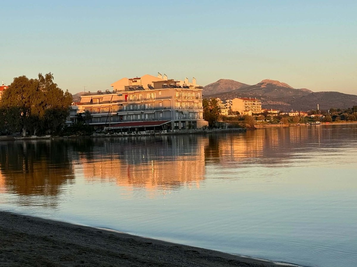 Apartment front de Beach for sale – Lefkandi