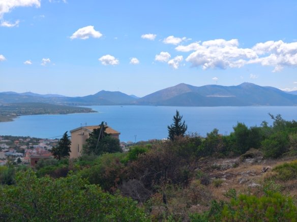 Οικόπεδο 806 τ.μ. οικοδομήσιμο με θέα στη θάλασσα στην Ακτή Νηρέως