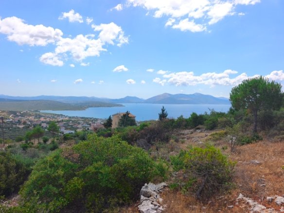 Οικόπεδο 806 τ.μ. οικοδομήσιμο με θέα στη θάλασσα στην Ακτή Νηρέως