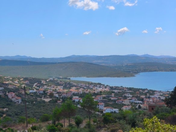 Οικόπεδο 806 τ.μ. οικοδομήσιμο με θέα στη θάλασσα στην Ακτή Νηρέως