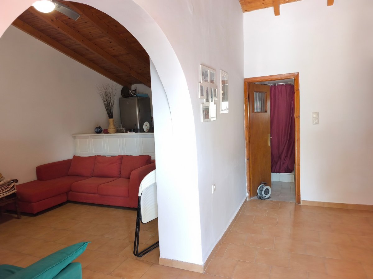 A VENTRE A LEFKADI ,EVIA (12) Two Independent Residences on a 740 sq.m. Plot – Lefkandi