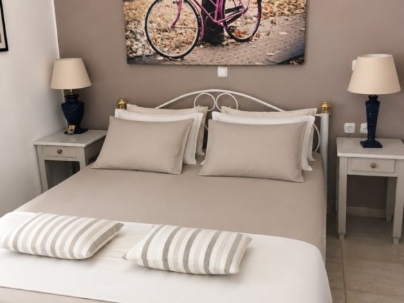 For Sale – A Spacious Family Property with Sea and Mountain Views – ERETRIA