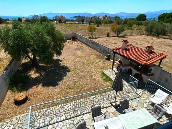 For Sale – A Spacious Family Property with Sea and Mountain Views – ERETRIA