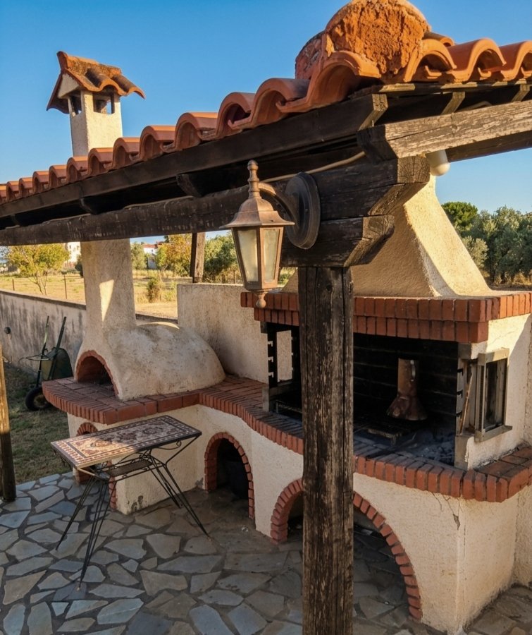 For Sale – A Spacious Family Property with Sea and Mountain Views – ERETRIA