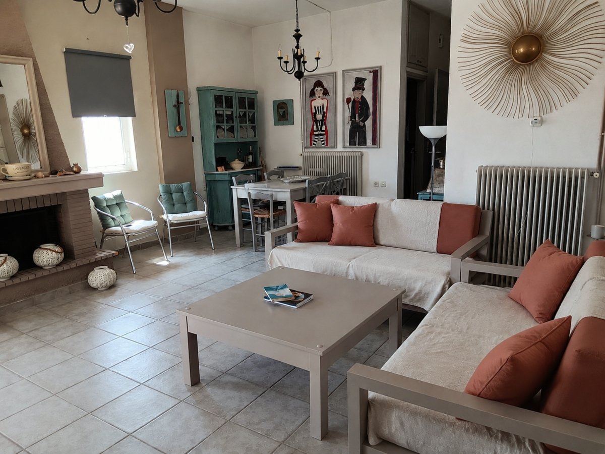For Sale – A Spacious Family Property with Sea and Mountain Views – ERETRIA