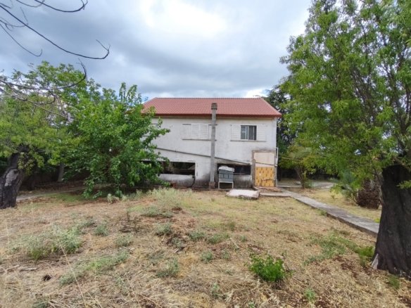 Detached House with Sea View on a 1300 sqm Plot in Eretria