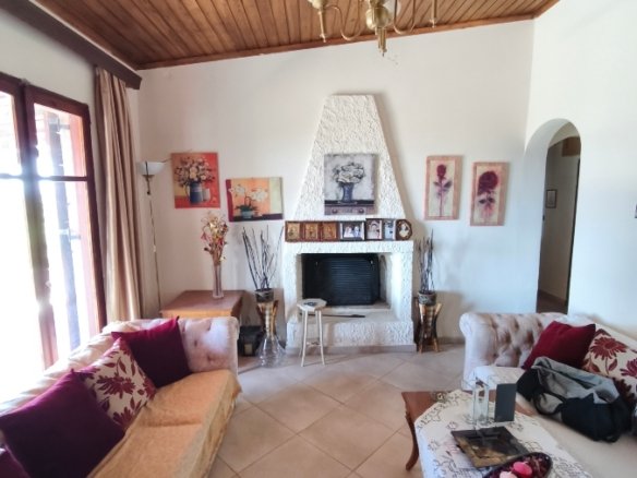 House with Unobstructed Sea Views – Eretria