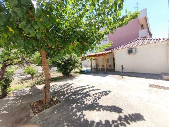 Ground-Floor Residence 67.5 sq.m. on a 298 sq.m. Plot in Amarynthos