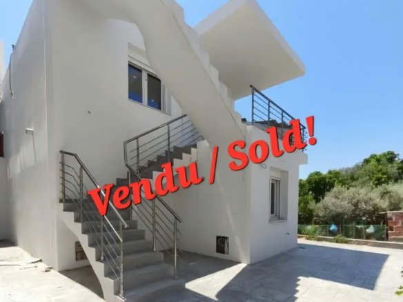 For Sale – Apartment with Private Balcony in the Heart of Eretria