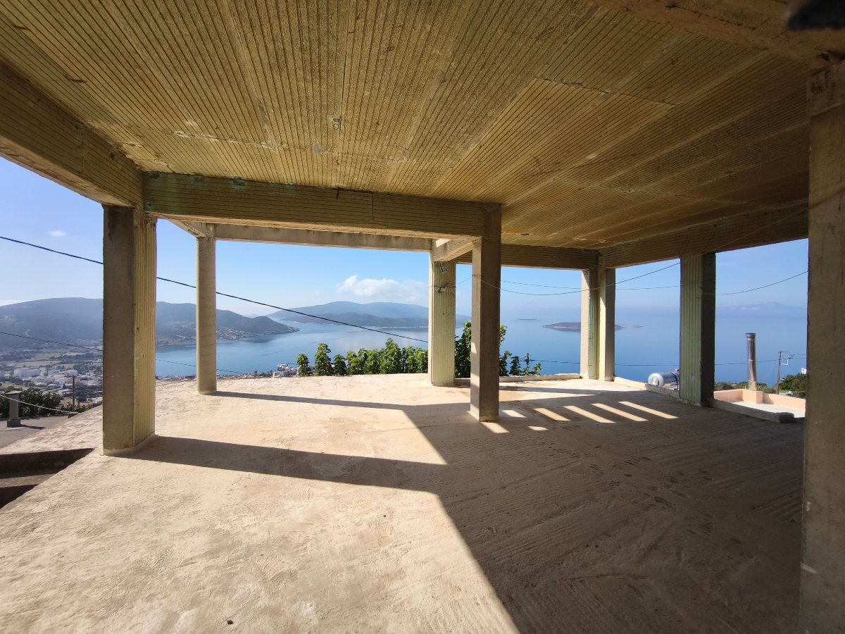 MAISON À VENDRE À MARMARI,CAPSUN ERETRIA (10) Propriété avec un potentiel de développement ultérieur – Marmari, Evia